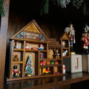 ▪️1970s Vintage Enesco Christmas House Shadow Box Wall Decor